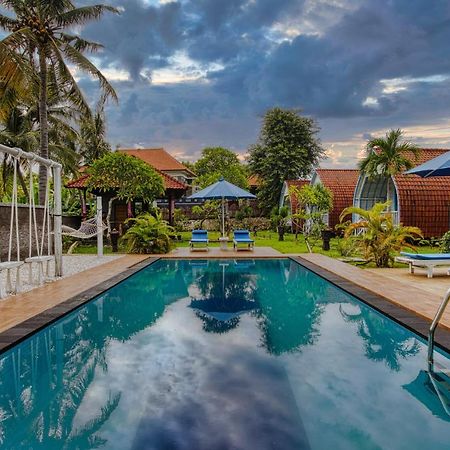 Megaland Bungalow Batununggul Exteriér fotografie